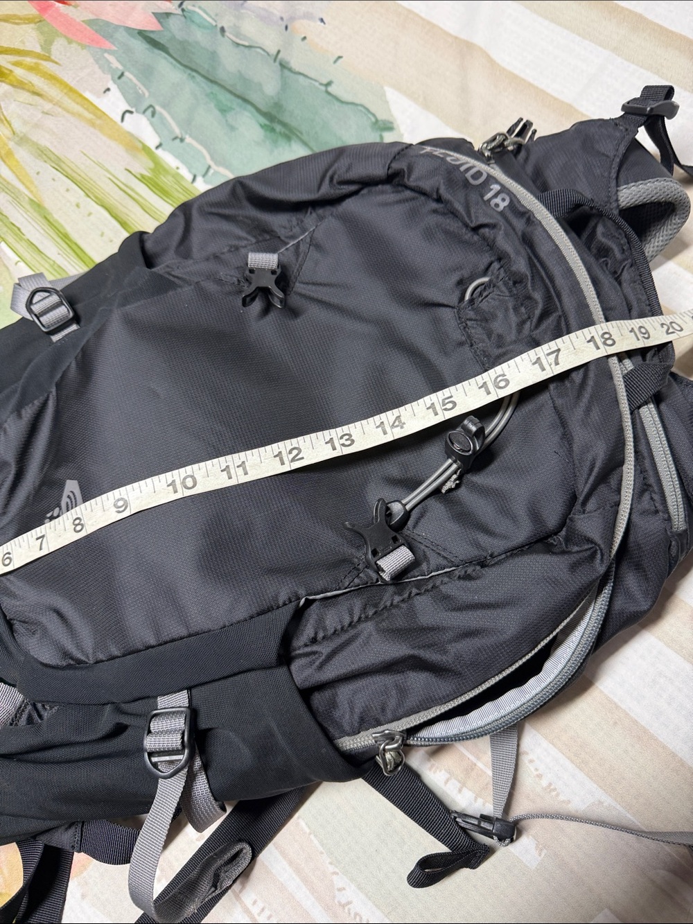 Mountain Hardwear Fluid 18 black backpack - Picture 7 of 8